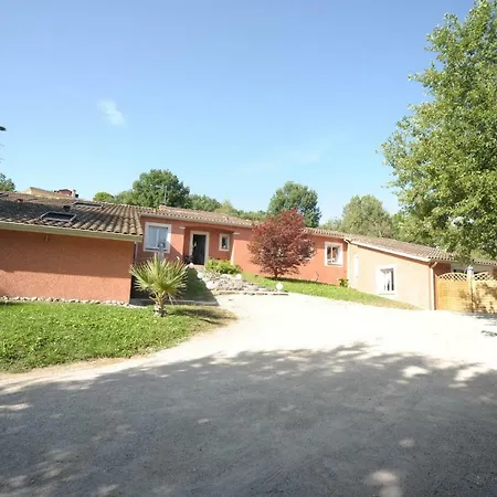 A Carreyrat Calme Et Verdoyant *