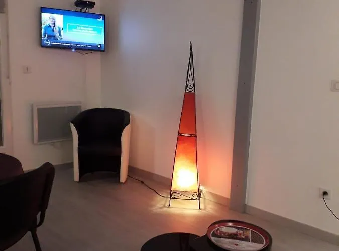 A Carreyrat Calme Et Verdoyant דירה מונטובן