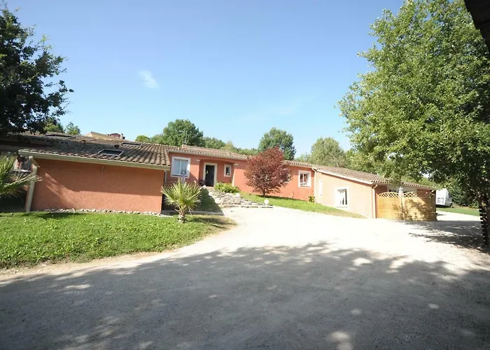 A Carreyrat Calme Et Verdoyant *