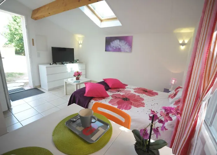 A Carreyrat Calme Et Verdoyant *