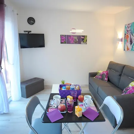 Apartment A Carreyrat Calme Et Verdoyant